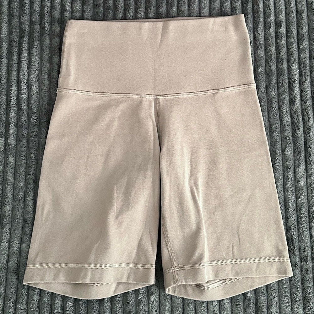 Aritzia TNA Butter High-Rise Bike Shorts - Size XS - Beige - EUC